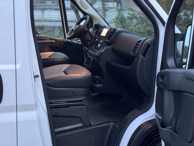 Білий Ram 3500, об'ємом двигуна 3.6 л та пробігом 15 тис. км за 26350 $, фото 21 на Automoto.ua