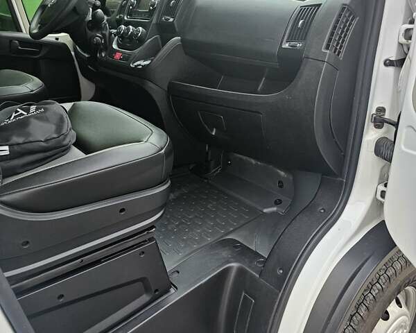 Белый Ram Promaster, объемом двигателя 3.7 л и пробегом 28 тыс. км за 27000 $, фото 12 на Automoto.ua