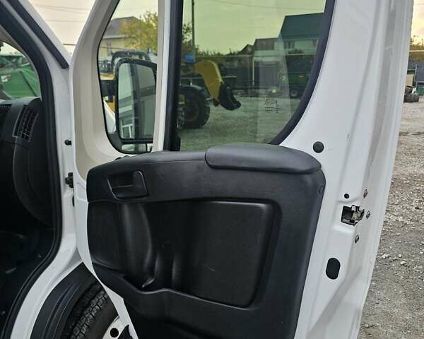 Белый Ram Promaster, объемом двигателя 3.7 л и пробегом 28 тыс. км за 27000 $, фото 13 на Automoto.ua