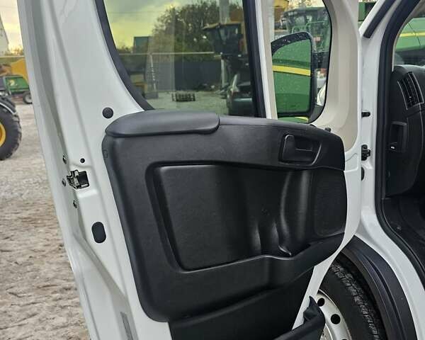 Белый Ram Promaster, объемом двигателя 3.7 л и пробегом 28 тыс. км за 27000 $, фото 14 на Automoto.ua