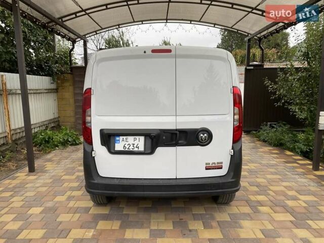 Белый Ram Promaster City, объемом двигателя 2.36 л и пробегом 127 тыс. км за 11200 $, фото 6 на Automoto.ua