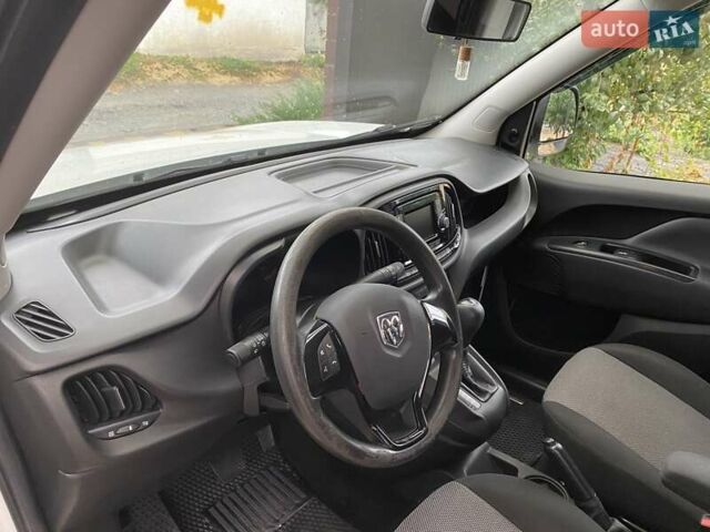 Белый Ram Promaster City, объемом двигателя 2.36 л и пробегом 127 тыс. км за 11200 $, фото 8 на Automoto.ua