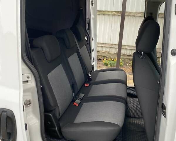 Белый Ram Promaster City, объемом двигателя 2.36 л и пробегом 127 тыс. км за 11200 $, фото 15 на Automoto.ua