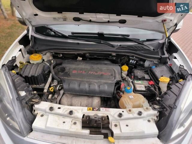 Белый Ram Promaster City, объемом двигателя 2.36 л и пробегом 260 тыс. км за 12200 $, фото 10 на Automoto.ua