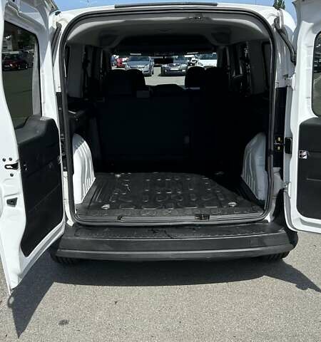 Білий Ram Promaster City, об'ємом двигуна 2.36 л та пробігом 144 тис. км за 13500 $, фото 15 на Automoto.ua