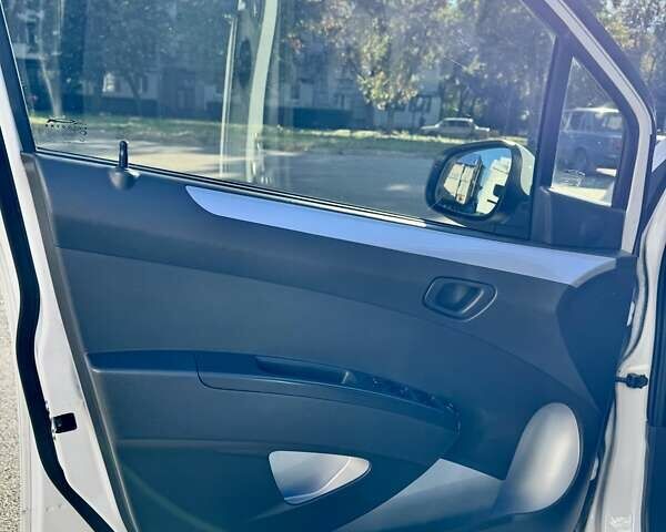 Білий Равон Р2, об'ємом двигуна 1.25 л та пробігом 135 тис. км за 7100 $, фото 8 на Automoto.ua