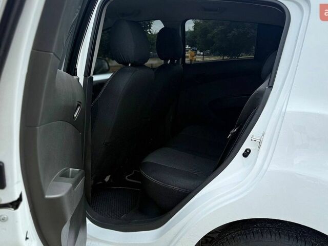 Білий Равон Р2, об'ємом двигуна 1.25 л та пробігом 60 тис. км за 7500 $, фото 6 на Automoto.ua
