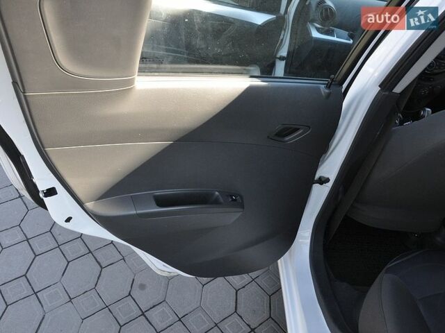 Белый Равон Р2, объемом двигателя 1.25 л и пробегом 65 тыс. км за 6600 $, фото 2 на Automoto.ua