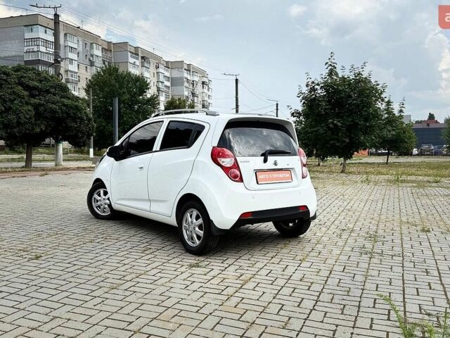 Білий Равон Р2, об'ємом двигуна 1.25 л та пробігом 60 тис. км за 7500 $, фото 4 на Automoto.ua