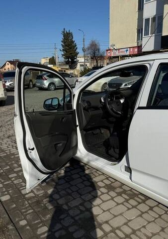 Белый Равон Р2, объемом двигателя 1.25 л и пробегом 54 тыс. км за 6500 $, фото 2 на Automoto.ua