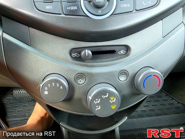 Красный Равон Р2, объемом двигателя 1.2 л и пробегом 19 тыс. км за 7400 $, фото 5 на Automoto.ua