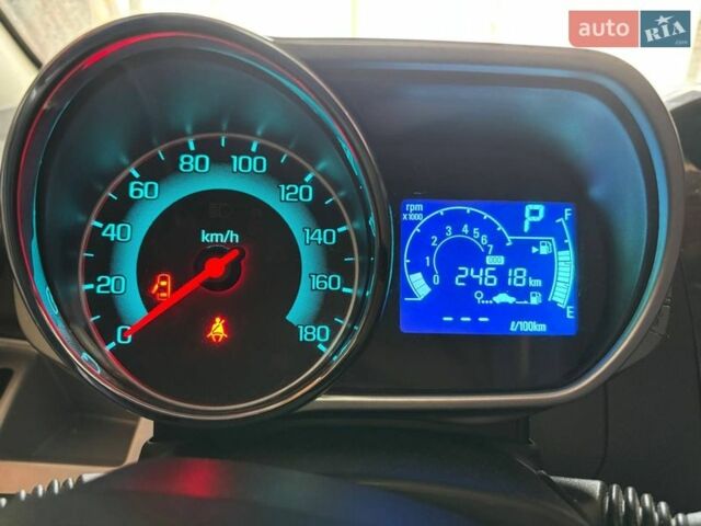 Красный Равон Р2, объемом двигателя 1.25 л и пробегом 24 тыс. км за 8500 $, фото 4 на Automoto.ua