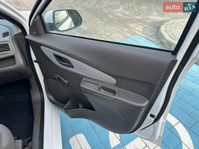 Білий Равон R4, об'ємом двигуна 1.5 л та пробігом 108 тис. км за 4550 $, фото 51 на Automoto.ua