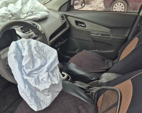 Белый Равон R4, объемом двигателя 1.49 л и пробегом 160 тыс. км за 3000 $, фото 5 на Automoto.ua