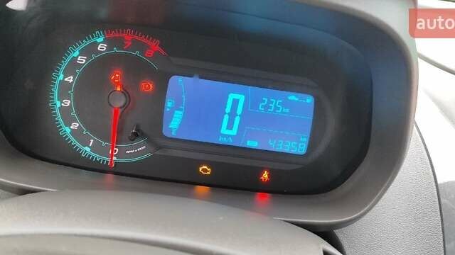 Белый Равон R4, объемом двигателя 1.49 л и пробегом 43 тыс. км за 9000 $, фото 4 на Automoto.ua