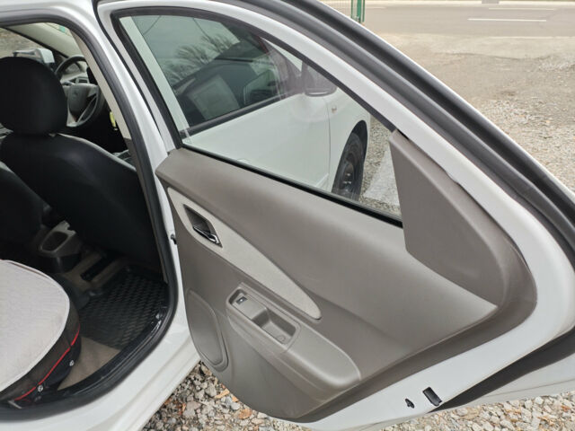 Білий Равон R4, об'ємом двигуна 15 л та пробігом 100 тис. км за 8300 $, фото 12 на Automoto.ua