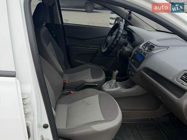 Белый Равон R4, объемом двигателя 1.5 л и пробегом 122 тыс. км за 5300 $, фото 9 на Automoto.ua
