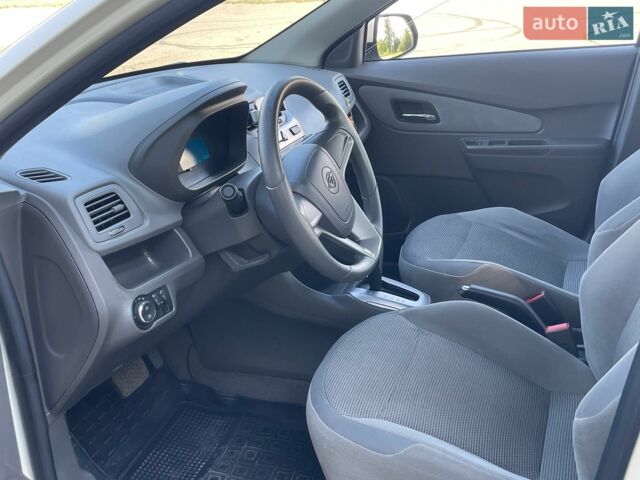 Бежевий Равон R4, об'ємом двигуна 1.49 л та пробігом 47 тис. км за 8000 $, фото 5 на Automoto.ua