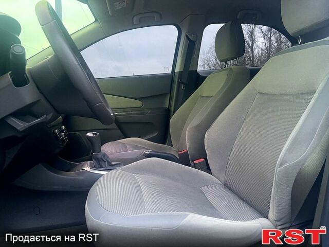 Равон R4, объемом двигателя 1.5 л и пробегом 137 тыс. км за 5600 $, фото 4 на Automoto.ua