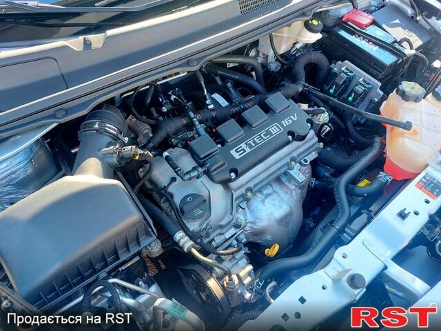Сірий Равон R4, об'ємом двигуна 1.5 л та пробігом 42 тис. км за 7900 $, фото 5 на Automoto.ua