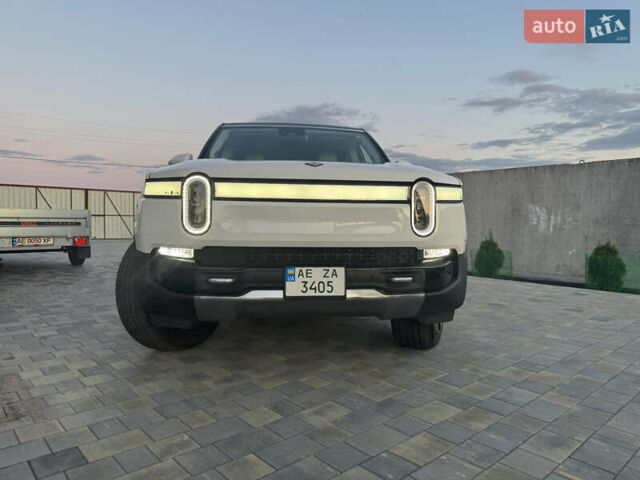 Белый Rivian R1S, объемом двигателя 0 л и пробегом 3 тыс. км за 75000 $, фото 4 на Automoto.ua