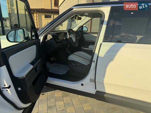 Белый Rivian R1S, объемом двигателя 0 л и пробегом 3 тыс. км за 75000 $, фото 32 на Automoto.ua