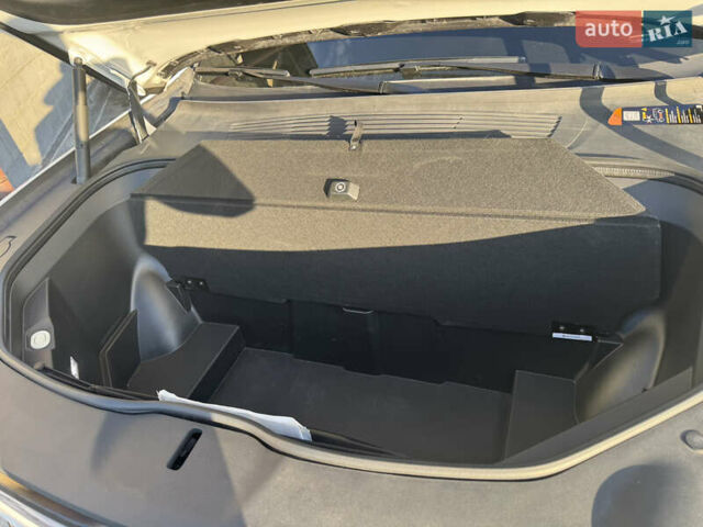 Білий Rivian R1S, об'ємом двигуна 0 л та пробігом 3 тис. км за 75000 $, фото 11 на Automoto.ua