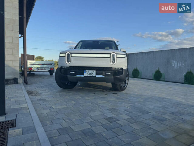 Белый Rivian R1S, объемом двигателя 0 л и пробегом 3 тыс. км за 75000 $, фото 39 на Automoto.ua