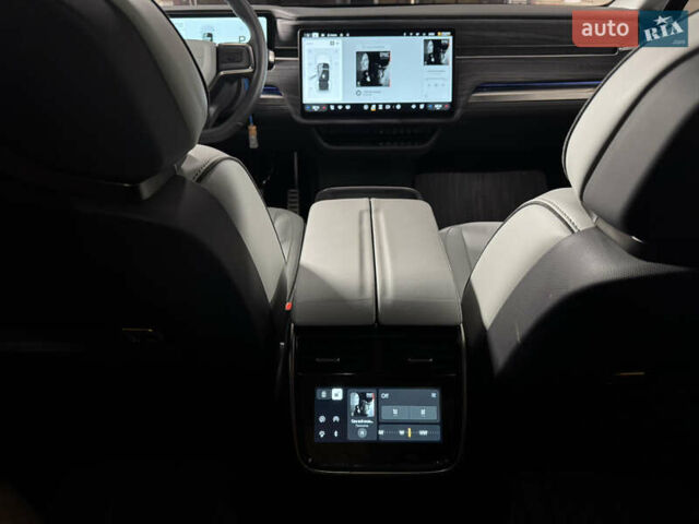 Белый Rivian R1S, объемом двигателя 0 л и пробегом 3 тыс. км за 75000 $, фото 30 на Automoto.ua