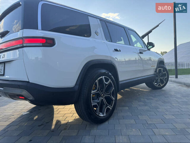 Белый Rivian R1S, объемом двигателя 0 л и пробегом 3 тыс. км за 75000 $, фото 38 на Automoto.ua