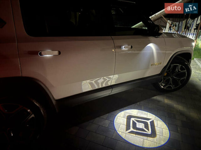 Белый Rivian R1S, объемом двигателя 0 л и пробегом 3 тыс. км за 75000 $, фото 41 на Automoto.ua