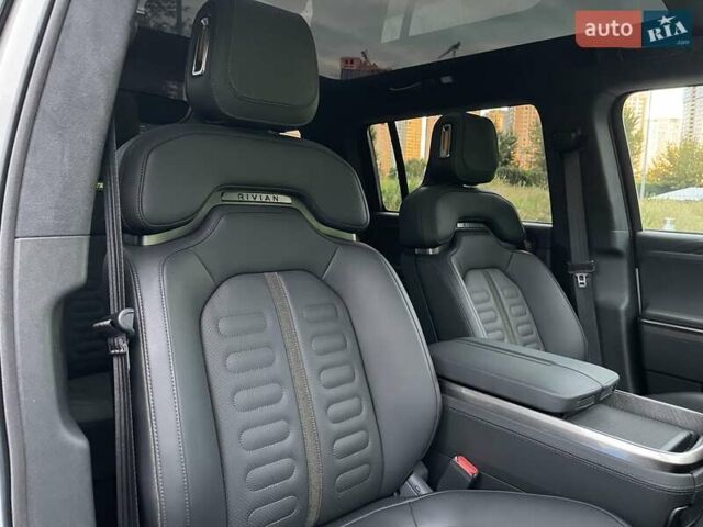 Белый Rivian R1S, объемом двигателя 0 л и пробегом 23 тыс. км за 48500 $, фото 47 на Automoto.ua