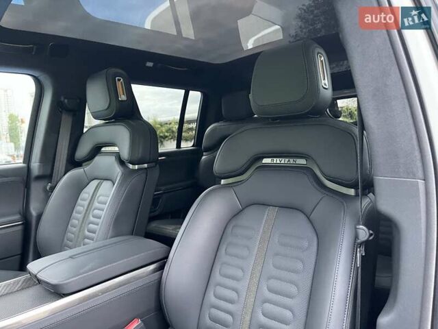 Белый Rivian R1S, объемом двигателя 0 л и пробегом 23 тыс. км за 48500 $, фото 27 на Automoto.ua