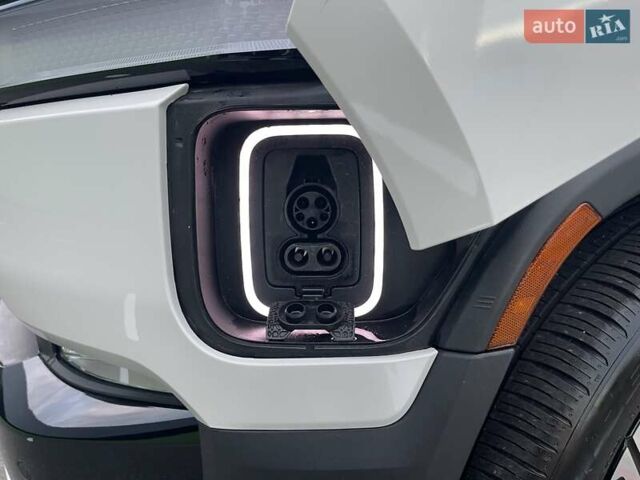 Белый Rivian R1S, объемом двигателя 0 л и пробегом 23 тыс. км за 48500 $, фото 58 на Automoto.ua
