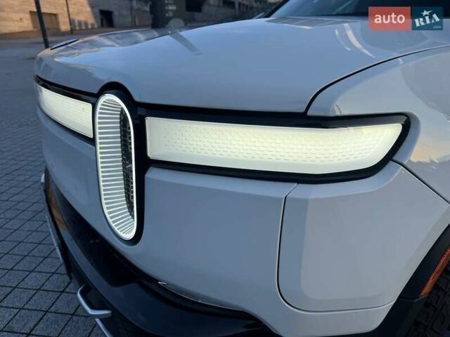 Белый Rivian R1S, объемом двигателя 0 л и пробегом 22 тыс. км за 55900 $, фото 11 на Automoto.ua