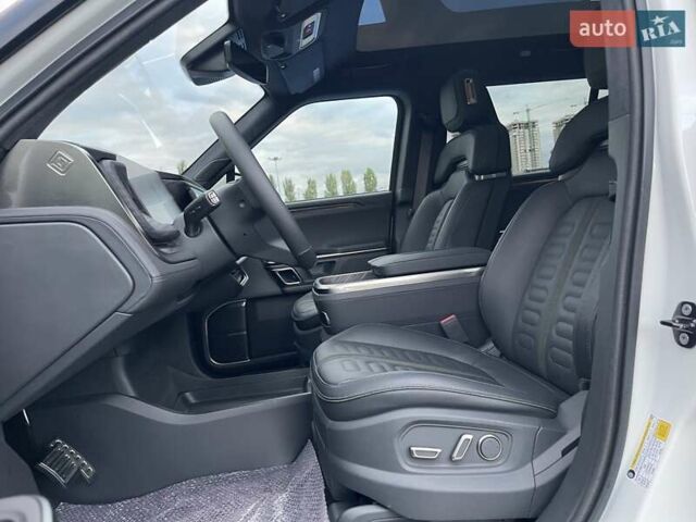 Белый Rivian R1S, объемом двигателя 0 л и пробегом 23 тыс. км за 48500 $, фото 24 на Automoto.ua
