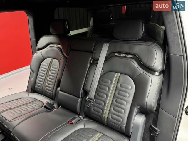 Белый Rivian R1S, объемом двигателя 0 л и пробегом 21 тыс. км за 44900 $, фото 47 на Automoto.ua