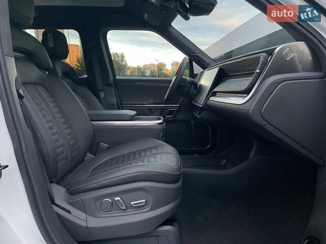 Белый Rivian R1S, объемом двигателя 0 л и пробегом 23 тыс. км за 48500 $, фото 45 на Automoto.ua
