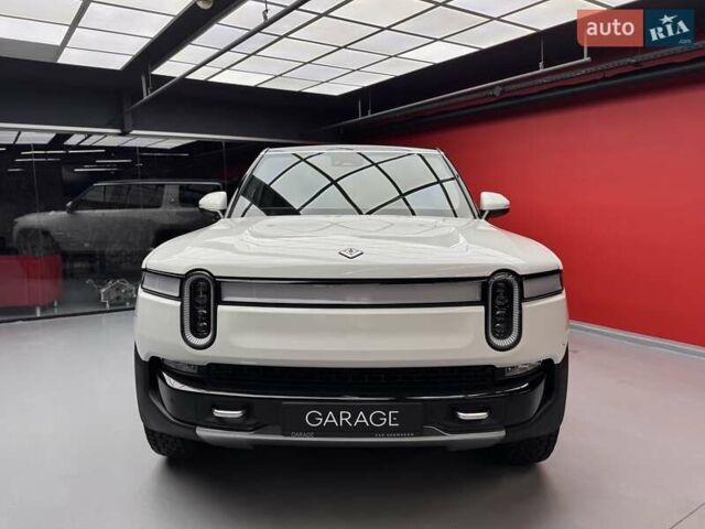 Белый Rivian R1S, объемом двигателя 0 л и пробегом 21 тыс. км за 44900 $, фото 2 на Automoto.ua