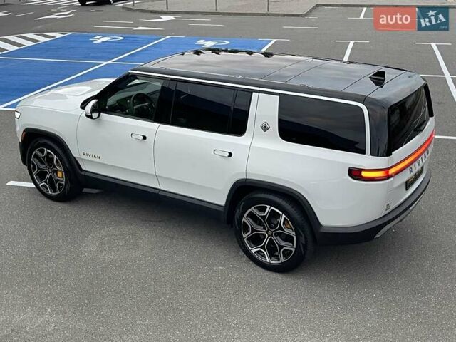 Белый Rivian R1S, объемом двигателя 0 л и пробегом 23 тыс. км за 48500 $, фото 59 на Automoto.ua