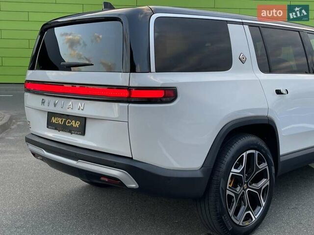 Белый Rivian R1S, объемом двигателя 0 л и пробегом 23 тыс. км за 48500 $, фото 9 на Automoto.ua