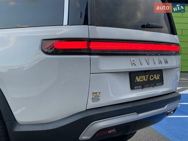 Белый Rivian R1S, объемом двигателя 0 л и пробегом 23 тыс. км за 48500 $, фото 13 на Automoto.ua