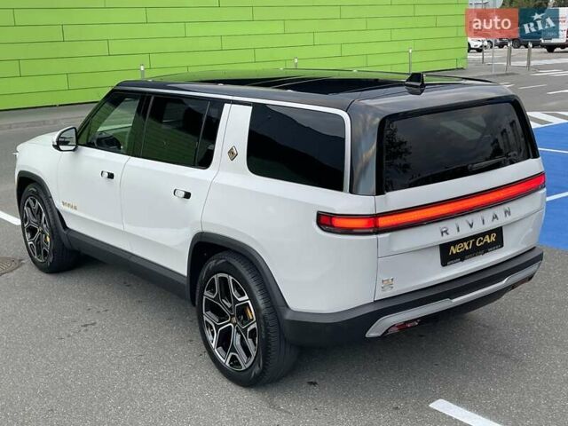 Белый Rivian R1S, объемом двигателя 0 л и пробегом 23 тыс. км за 48500 $, фото 17 на Automoto.ua