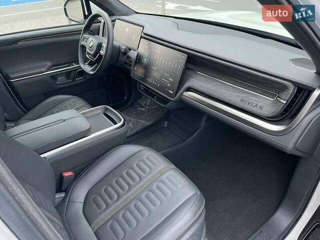 Белый Rivian R1S, объемом двигателя 0 л и пробегом 23 тыс. км за 48500 $, фото 44 на Automoto.ua