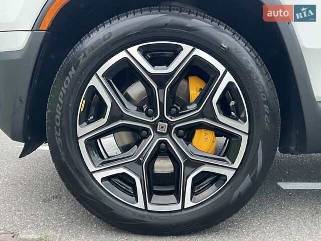 Белый Rivian R1S, объемом двигателя 0 л и пробегом 23 тыс. км за 48500 $, фото 57 на Automoto.ua