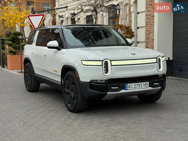 Белый Rivian R1S, объемом двигателя 0 л и пробегом 21 тыс. км за 55000 $, фото 2 на Automoto.ua