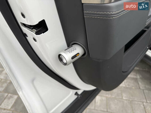 Білий Rivian R1S, об'ємом двигуна 0 л та пробігом 35 тис. км за 55000 $, фото 17 на Automoto.ua