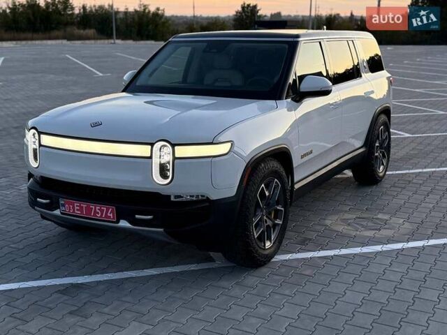 Белый Rivian R1S, объемом двигателя 0 л и пробегом 19 тыс. км за 47777 $, фото 2 на Automoto.ua