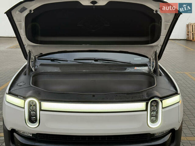 Белый Rivian R1S, объемом двигателя 0 л и пробегом 35 тыс. км за 58000 $, фото 10 на Automoto.ua
