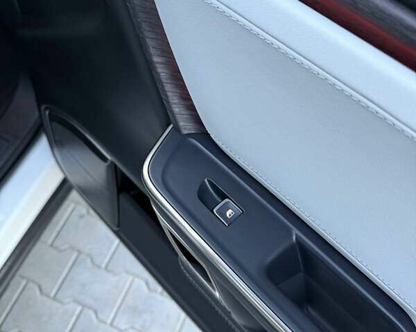 Белый Rivian R1S, объемом двигателя 0 л и пробегом 19 тыс. км за 47777 $, фото 139 на Automoto.ua